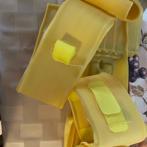 Halloween Costume DC Batman Rubber Utility Belt with Velcro closure - Picture 6 of 6